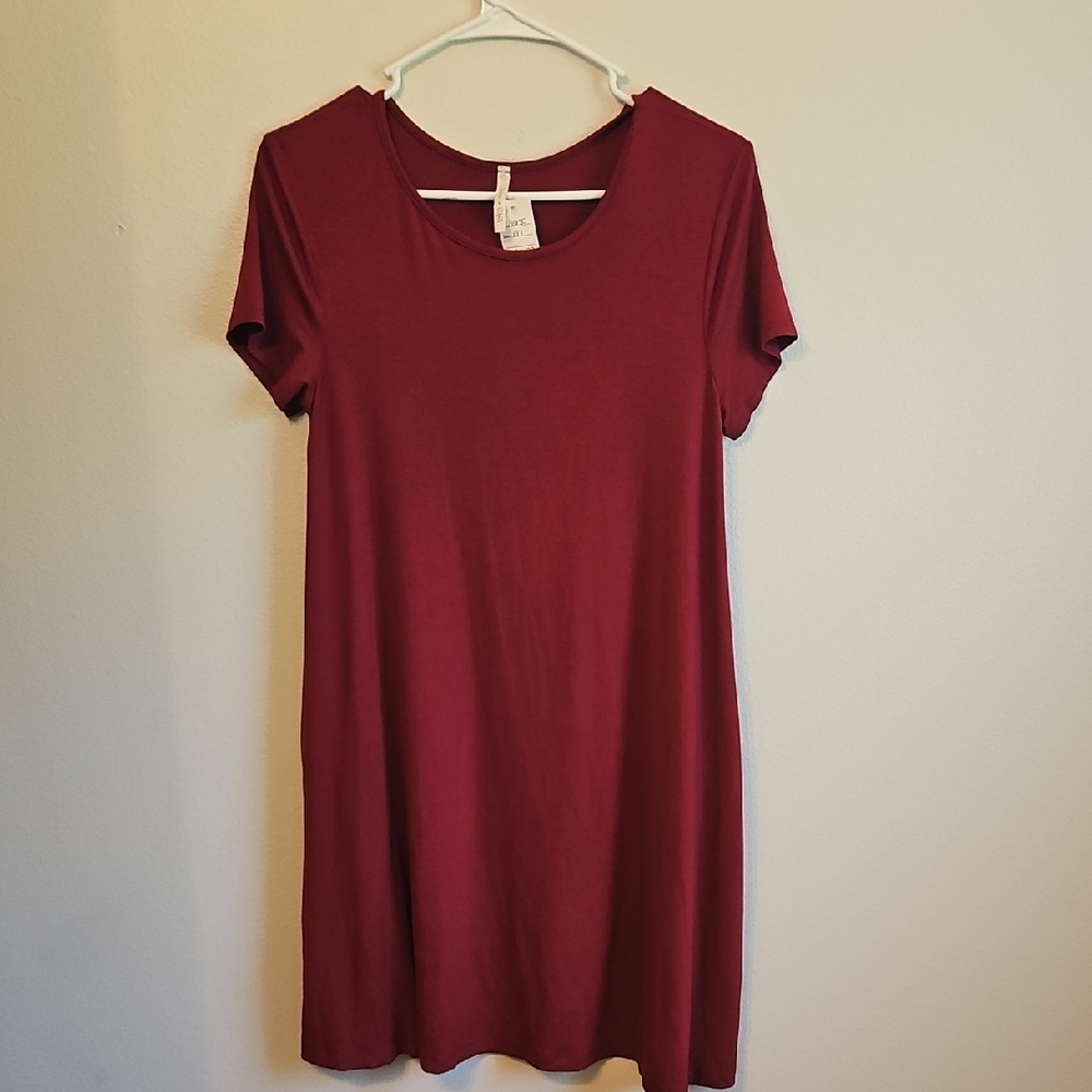Elegant Burgundy Midi Dress
